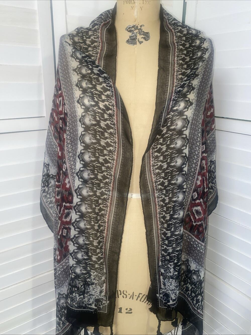 New W/ Tags NWT D&Y Scarf Fringe Rectangle Black Red White Lightweight